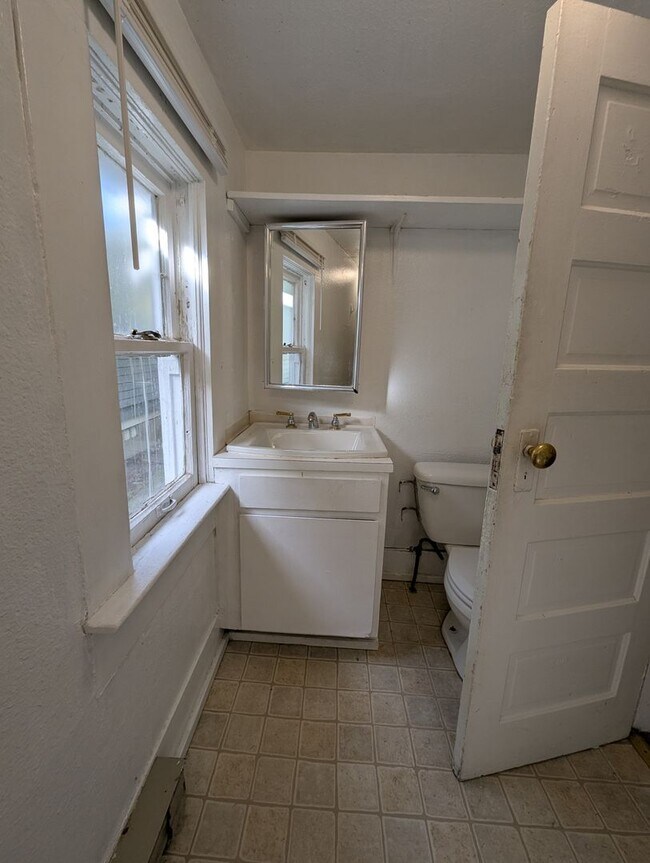 Building Photo - $1,000 Grocery Store Gift Card! 4 Bedroom,...