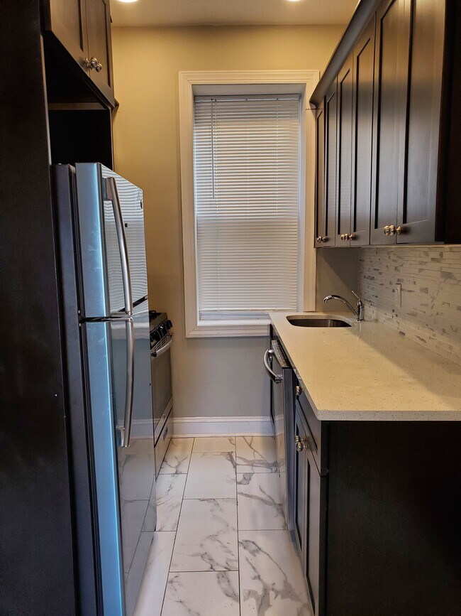 Primary Photo - 131 Cator Ave