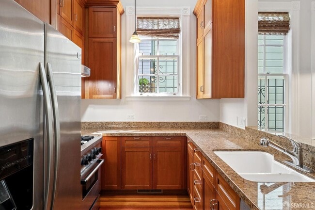 Building Photo - 2250 Webster St