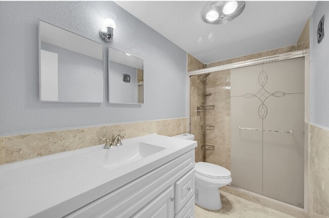 Building Photo - 2115 NE 42nd Ct