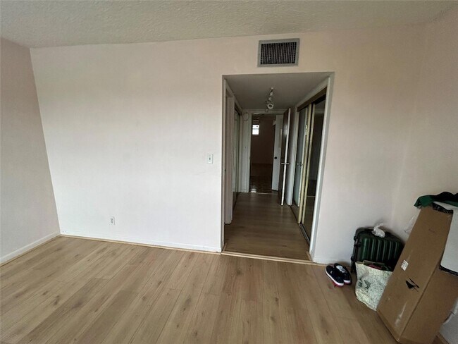 Building Photo - 3301 Spanish Moss Terrace