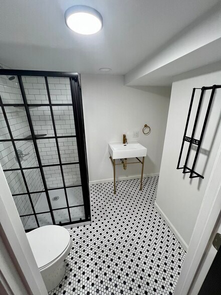 Private bathroom - 116 Cumberland Ct