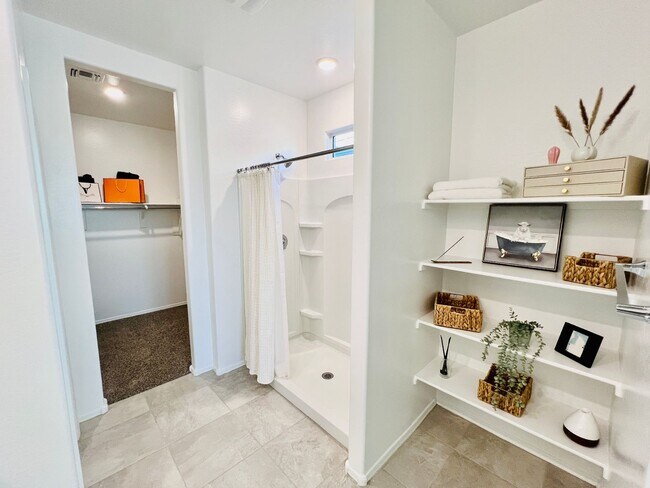 Building Photo - 1131 W Chimes Tower Dr