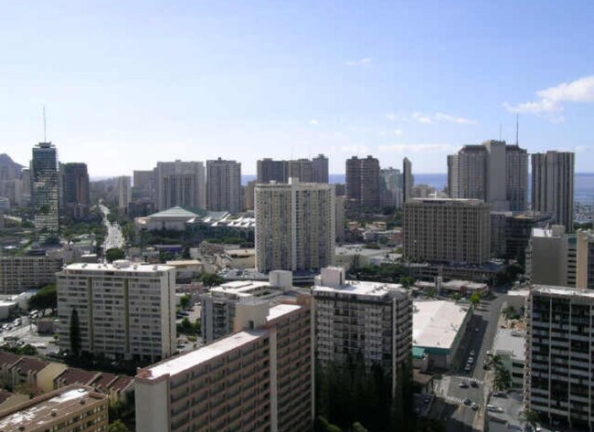 Building Photo - 930 Kaheka St