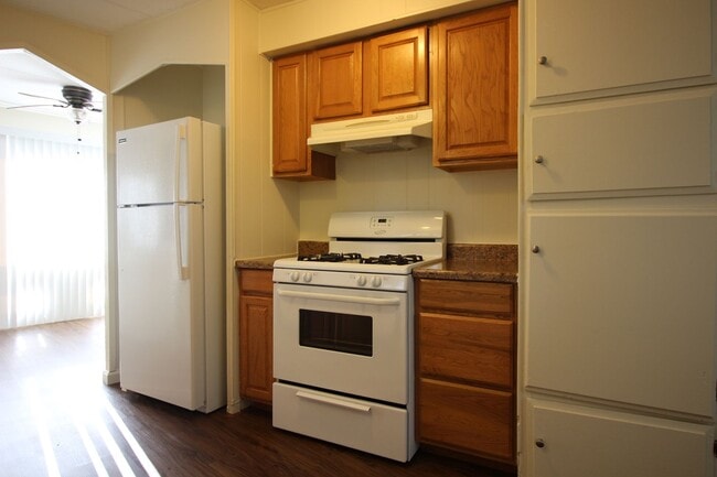 Building Photo - 2 Bedroom Mobile Home for Rent