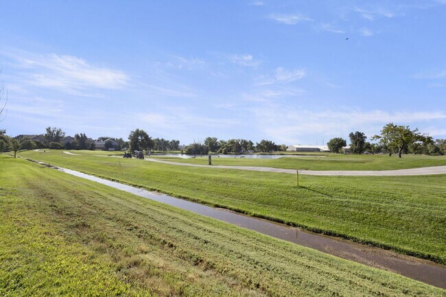 Building Photo - "Chic & Spacious 2-Bed, 2-Bath Condo with Granite Elegance in Littleton!"