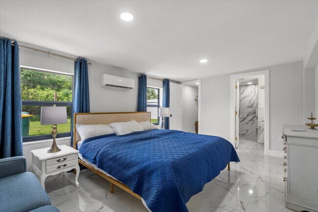 Building Photo - 3-Bedroom Punta Gorda Retreat with Marble Finishes & Stylish Furnishings!"