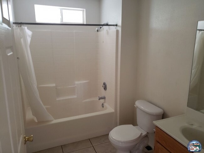 Building Photo - 638 N 3rd St