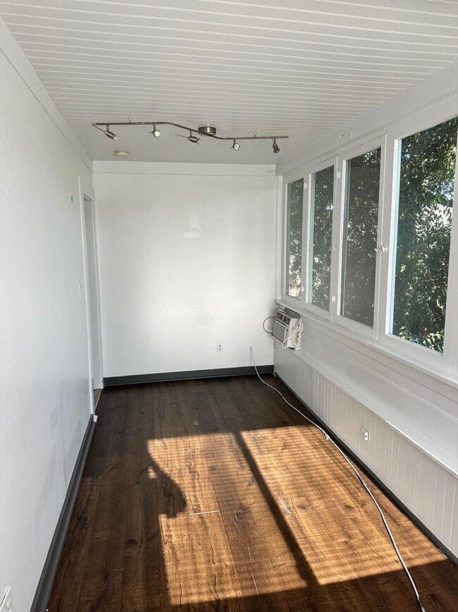 Building Photo - 2824 Menlo Ave