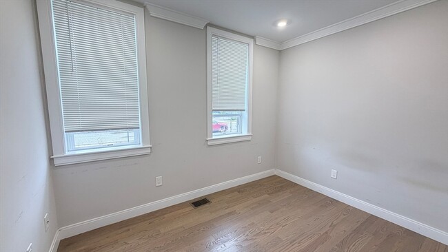 Building Photo - 93 George St