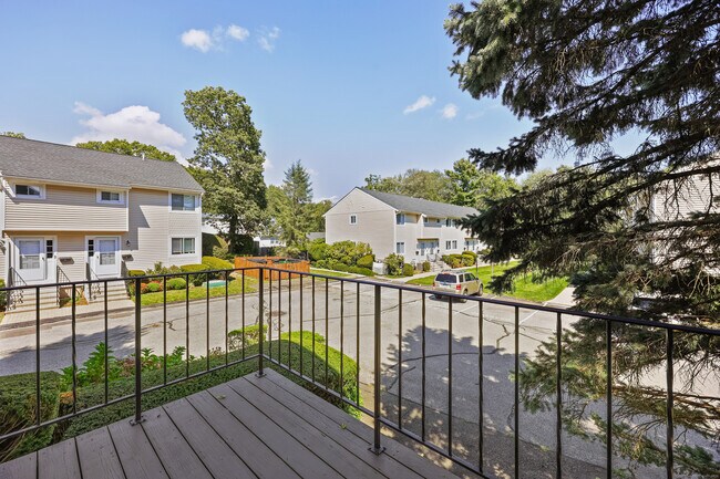 Building Photo - 75 Cos Cob Ave