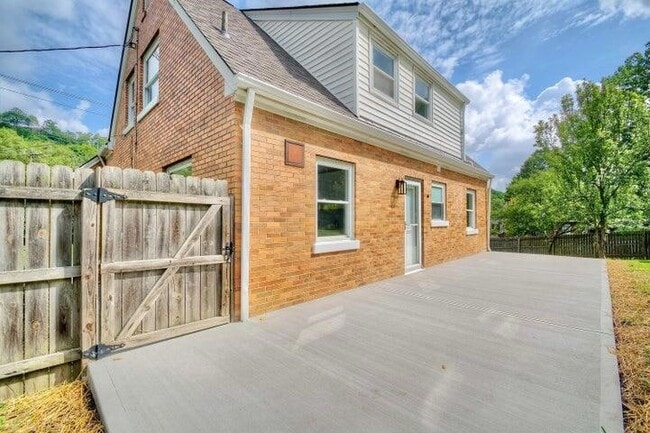 Building Photo - 797 Highland Ave