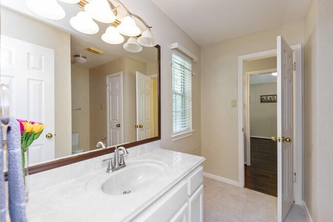 Building Photo - 3902 Misty Morn Ln