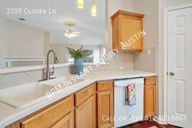Building Photo - 2209 Clover Ln