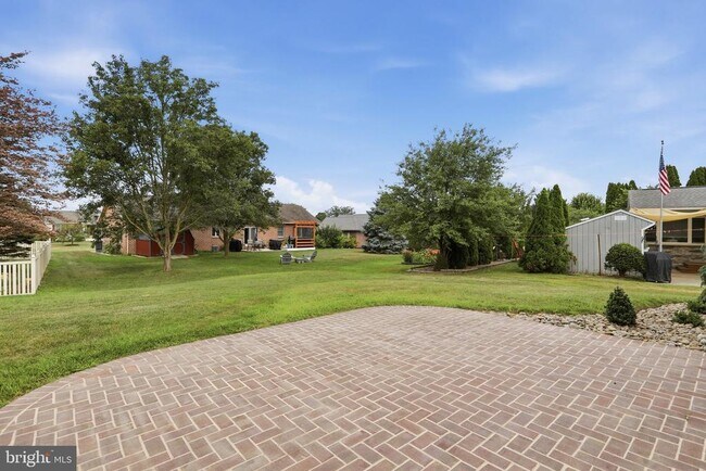 Building Photo - 321 Sue Linn Dr