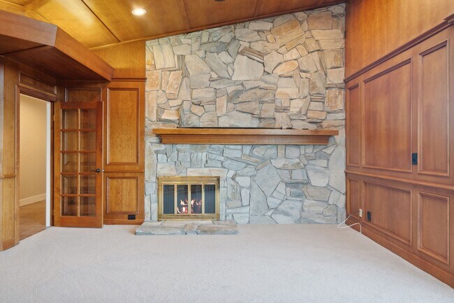 Building Photo - 21 Deer Oaks Ct