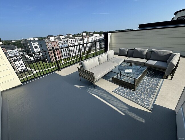 Building Photo - For Rent: Luxurious Short Pump Condo at Ga...