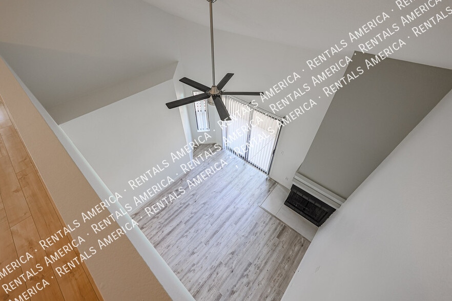 Building Photo - 4850 E Desert Cove Ave