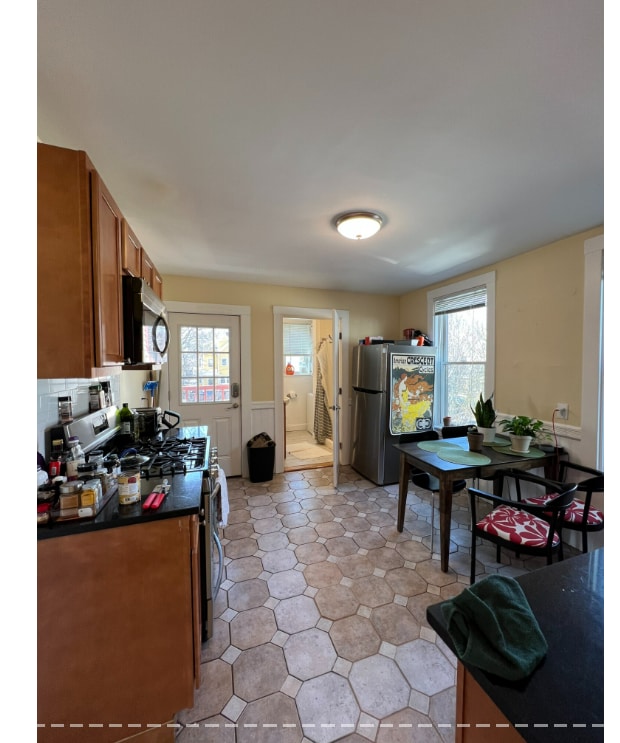 Building Photo - 176 Elm St