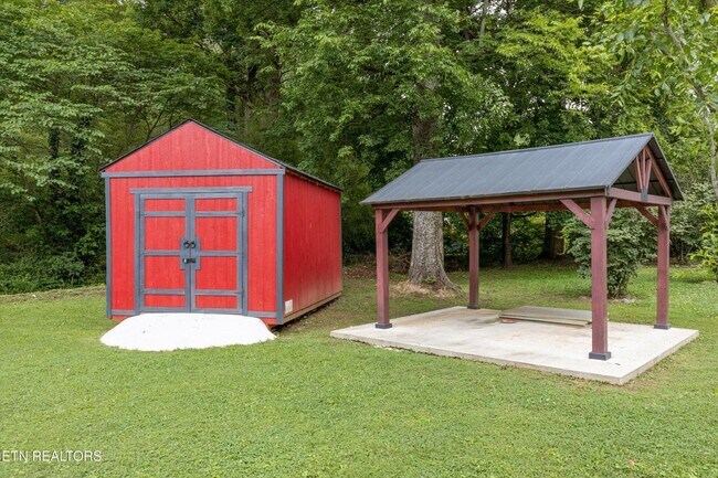 Building Photo - 1301 Chert Pit Rd