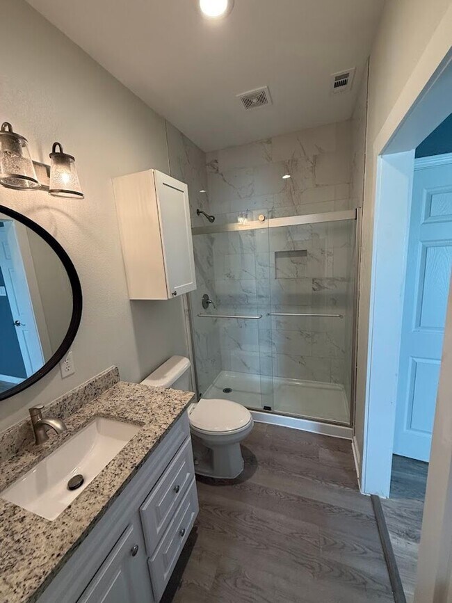 Building Photo - NEW ON MARKET