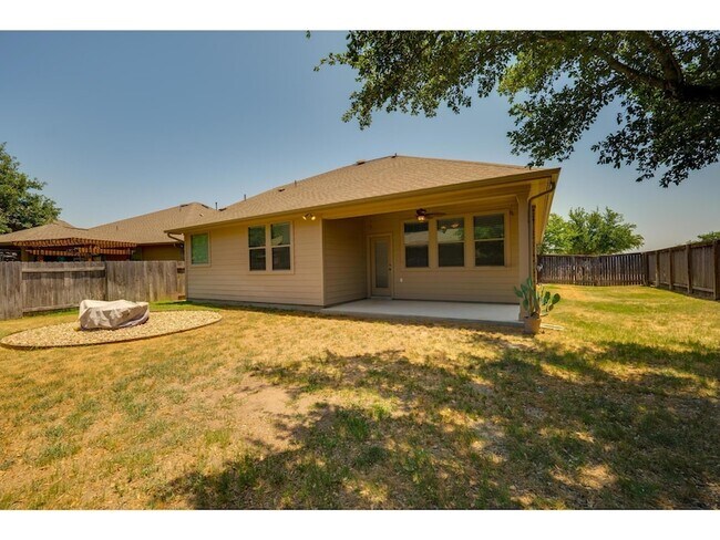 Building Photo - 2200 Hilltop Climb Dr