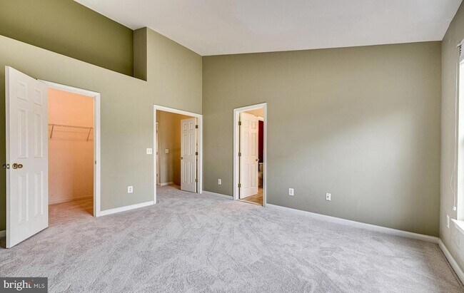 Building Photo - 11485 Carriage Gate Ct