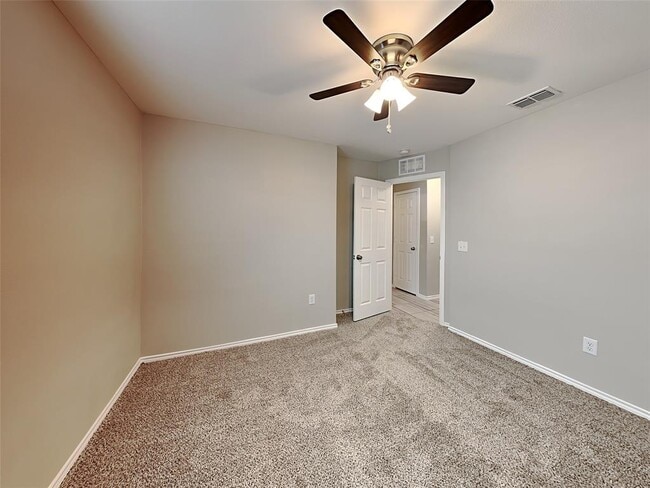 Building Photo - 1448 Vernon Dr
