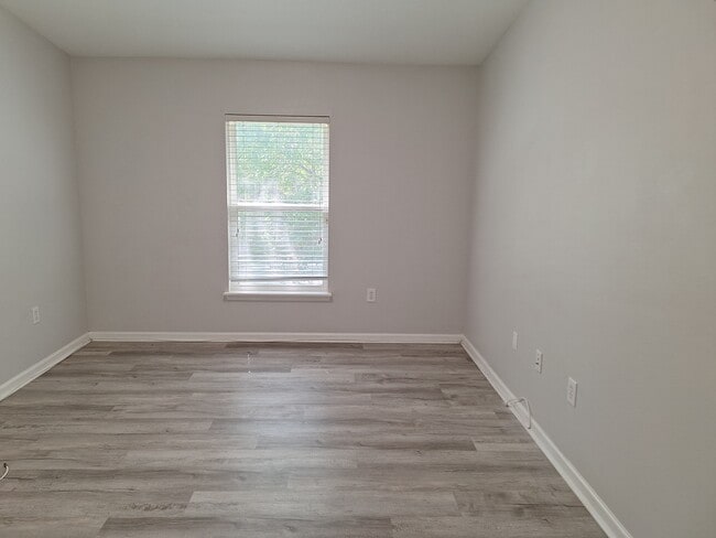 Building Photo - 8192 Cabin Lake Cir