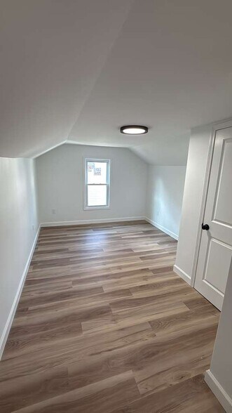 Building Photo - 6211 Aspen Ct