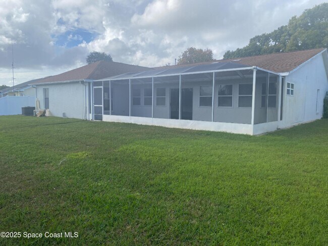 Building Photo - 3166 Lago Vista Dr