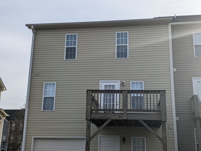 Building Photo - Large 3 Bedroom Townhome in Mooresville