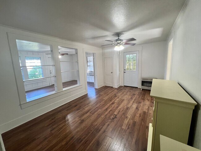 Building Photo - 503 Southdown Pl