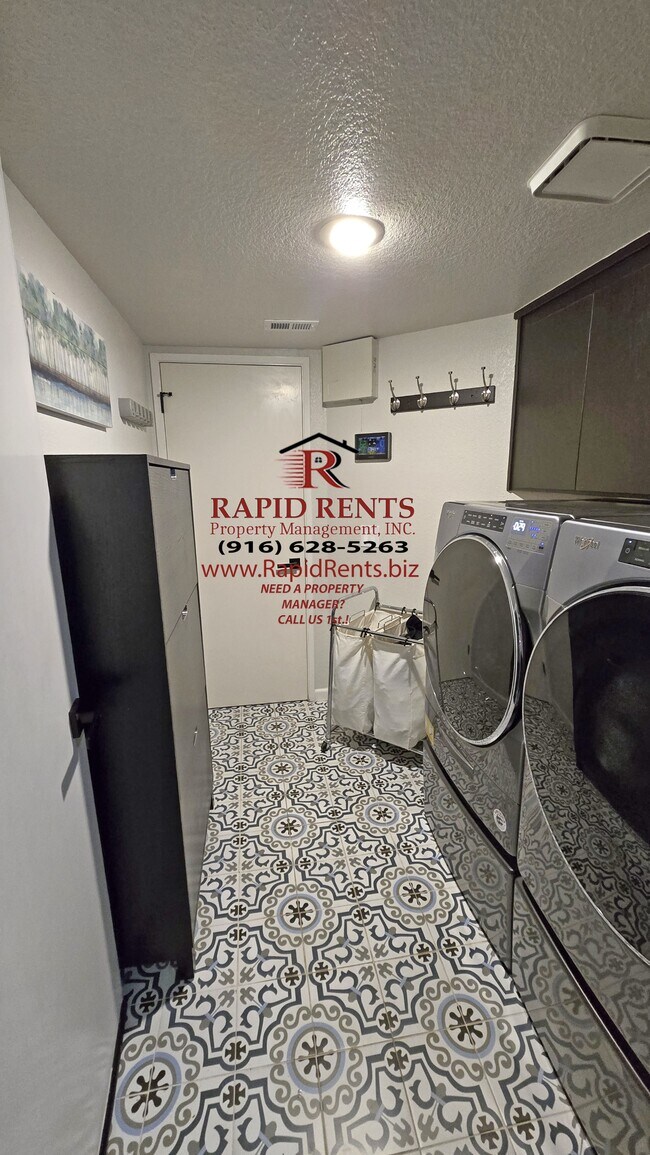 Building Photo - 8358 Triad Cir