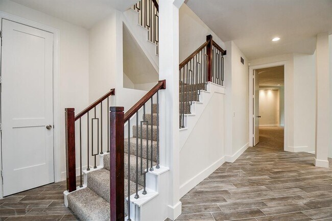 Building Photo - 8115 Fondren Lake Dr