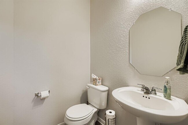Building Photo - 9708 Dawn Pearl Dr