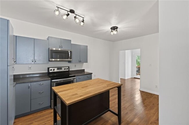 Building Photo - 1801 Evans Dr SW