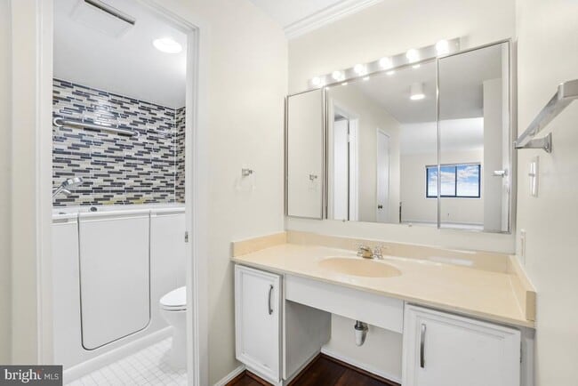 Building Photo - 5902 Mt Eagle Dr