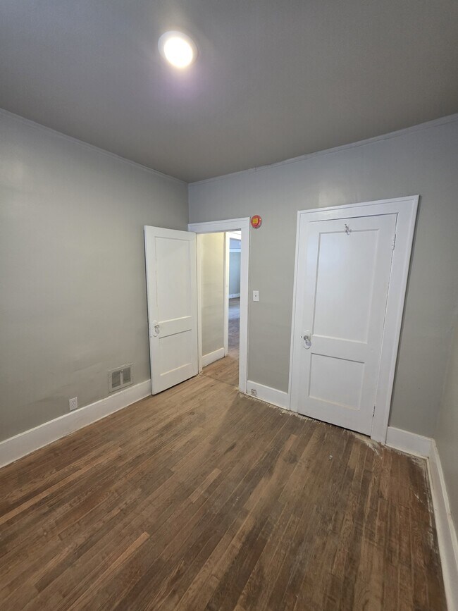 Building Photo - 15448 Log Cabin St
