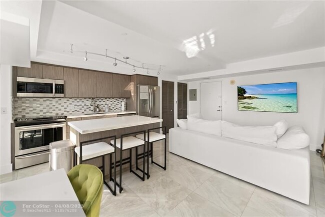 Building Photo - 7600 Collins Ave