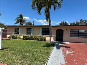 Building Photo - 3100 SW 103rd Ct