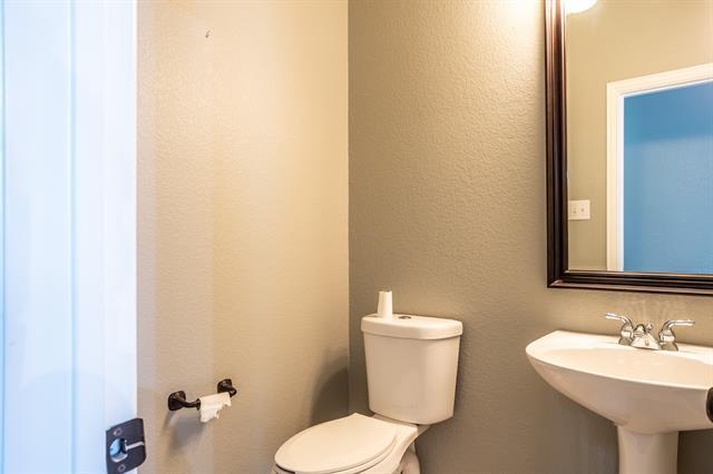 Building Photo - 2208 Kingsley Dr