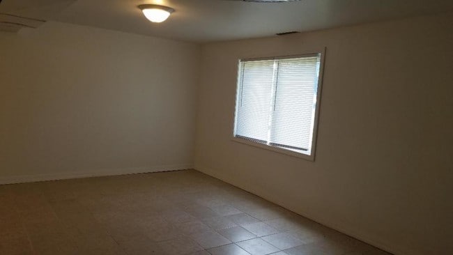 Building Photo - 348 Sutherland Ave