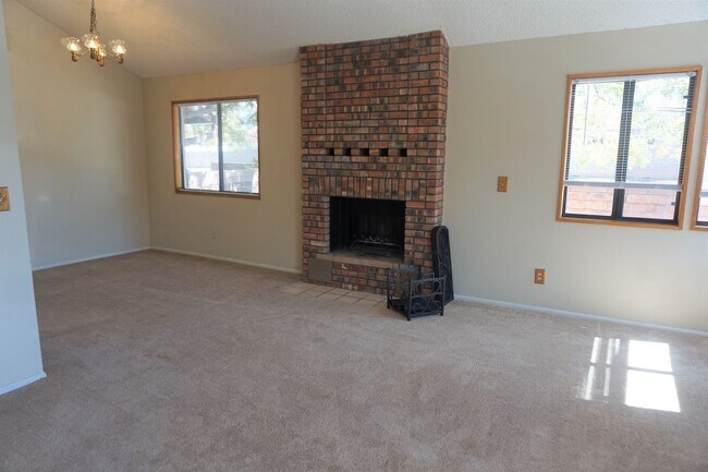 Building Photo - Corner Unit with large patio