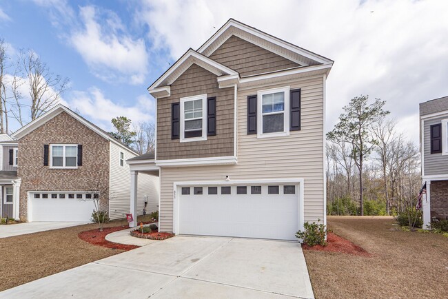 Building Photo - 4 Bedroom 2.5 Bath House in Grand Oaks Pla...