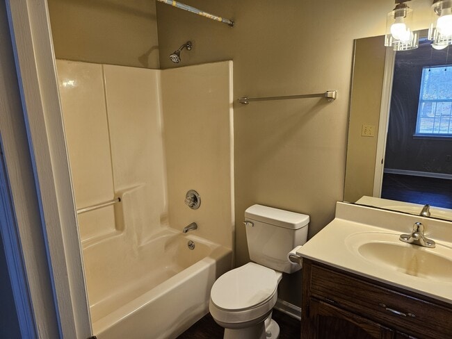 Building Photo - 104 Spring Hill Dr