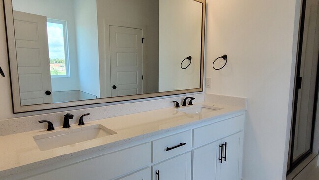 Building Photo - Beautiful 4 bedroom home in Baton Rouge