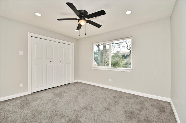 Building Photo - 2035 Round Spring Dr