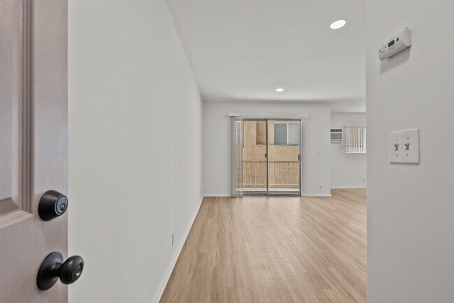 Building Photo - 15286 Sutton St