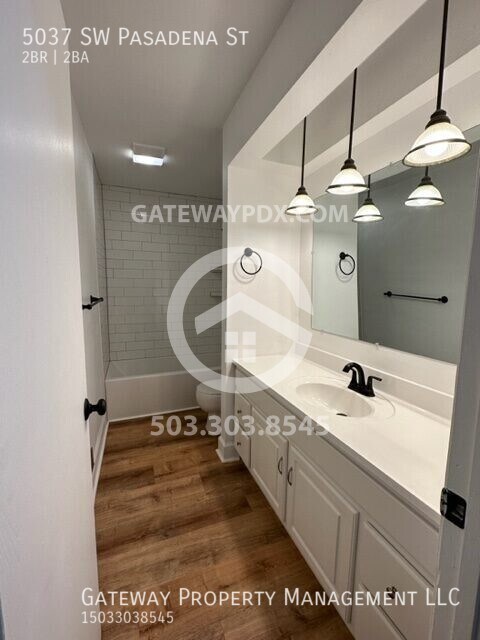 Building Photo - 5037 SW Pasadena St